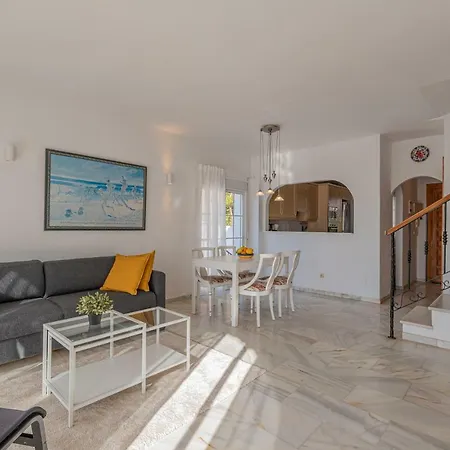 Apartament Tio Charles *